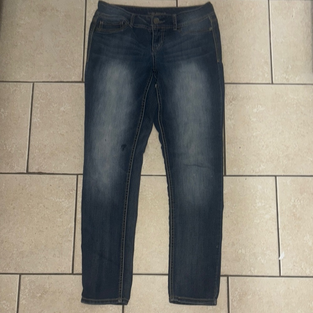 Maurices Dark Wash Cropped capri pants size M-R woman’s size 8-10 - Picture 4 of 4